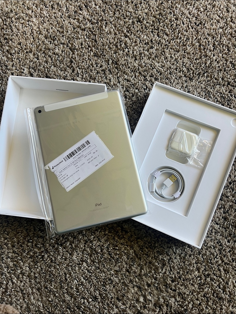 Apple Ipad 6 bundle. - Picture 3 of 9